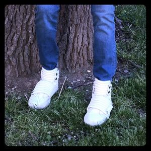 White Aldo hi-top sneaker size 10 👟